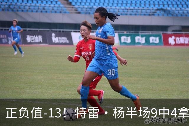 正负值-13！特雷·杨半场9中4拿8分3助 有2失误
